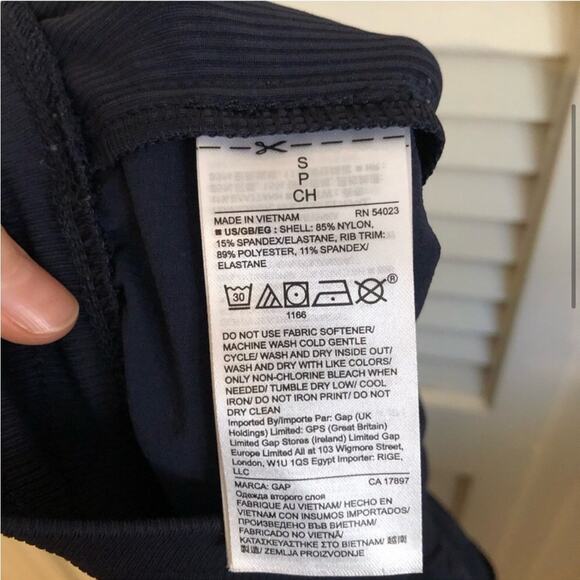 GapFit Hike Capris in Navy Indigo - Picture 4 of 8